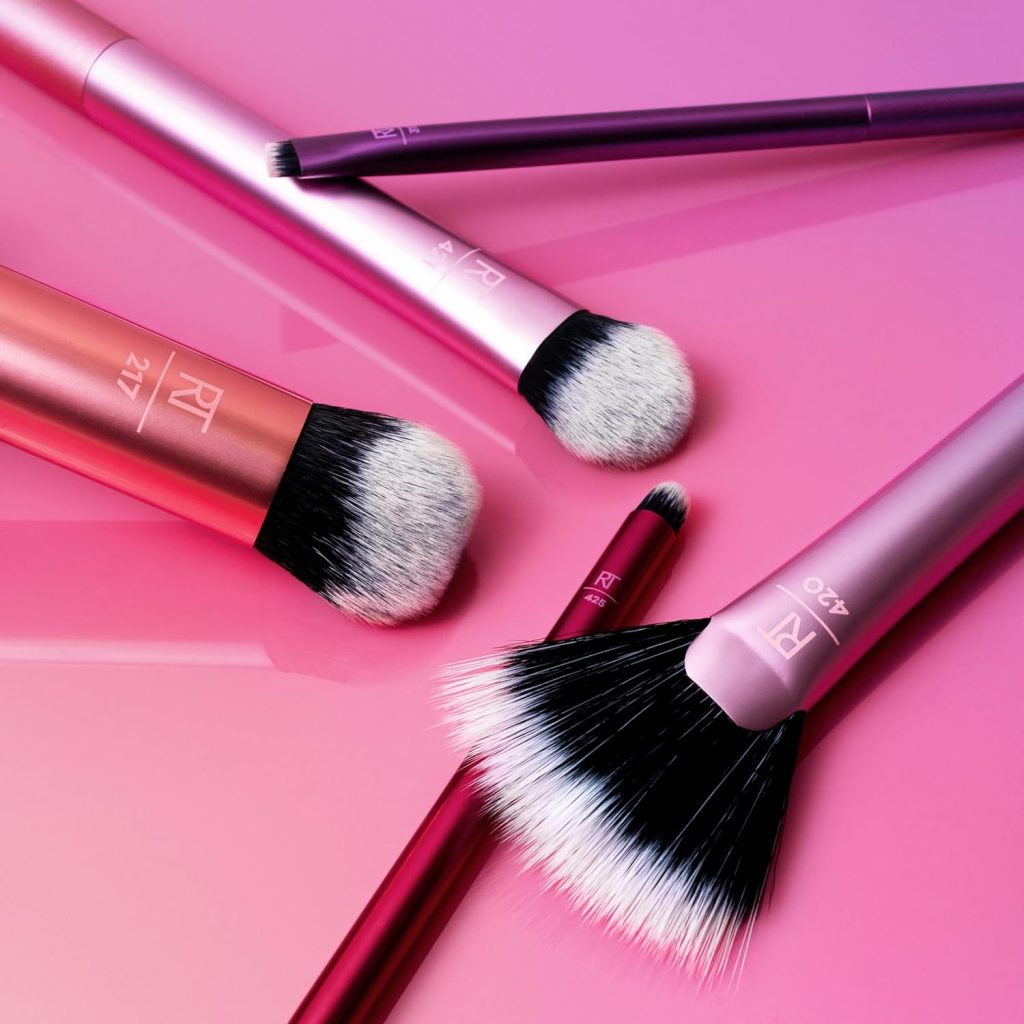 Real Techniques 4 Piece Face Base Makeup Brush Set, For Concealer, Foundation, Contour,  Setting Powder, Makeup Brushes For Blending  Buffing,  Sculpting, Travel Friendly, Gift Set, Cruelty-Free